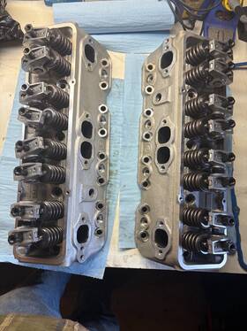 6073 Edelbrock Sbc Heads-fully Loaded Including Full Roller Rockers