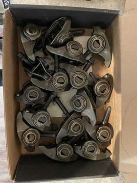 125502203 General Motors Ls Ls1 Ls2 Ls6 // Gm 4.8l 5.3l 5.7l 6.0l Rocker Arms With Stands And Bolts Oem