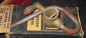 3835528 General Motors Nos 1940-53 Chevrolet Valve Rocker Shaft Oil Connector